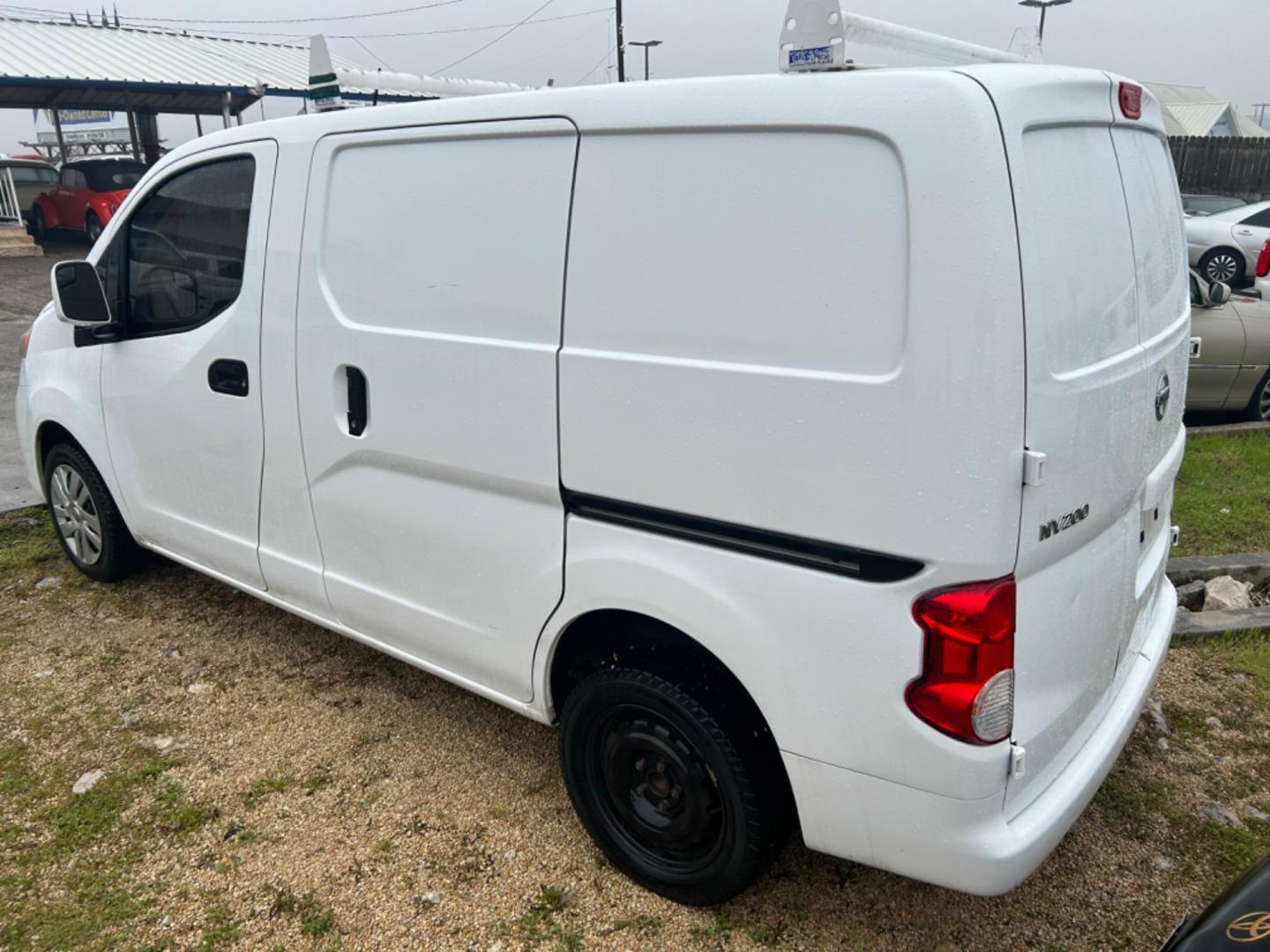 2020 White Nissan NV200 (3N6CM0KN7LK) , located at 1687 Business 35 S, New Braunfels, TX, 78130, (830) 625-7159, 29.655487, -98.051491 - Photo#1